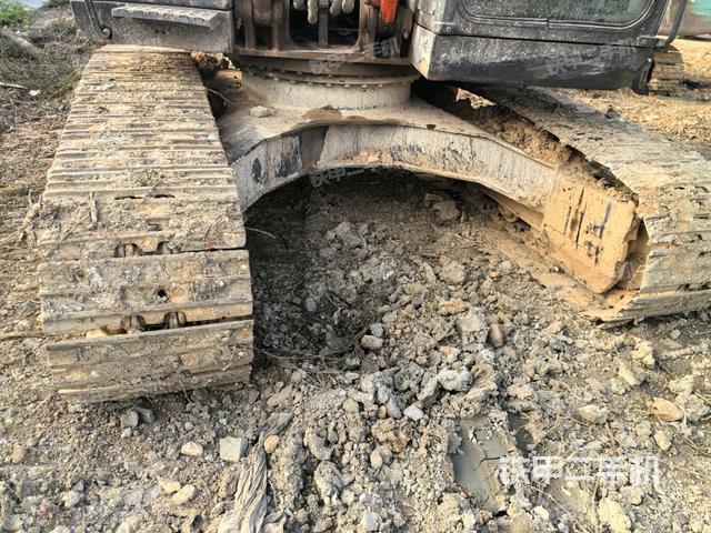轉(zhuǎn)盤和下車架正前(工作和回轉(zhuǎn)裝置) 轉(zhuǎn)盤和下車架正前(工作和回轉(zhuǎn)裝置)