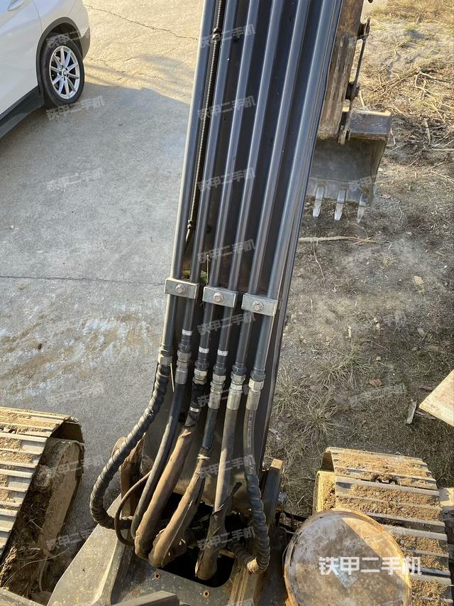 大臂背部俯視(工作和回轉(zhuǎn)裝置) 大臂背部俯視(工作和回轉(zhuǎn)裝置)