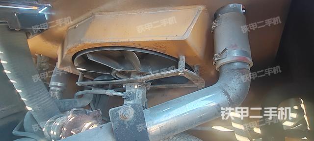 散熱器全景（壓路機發(fā)動機艙）