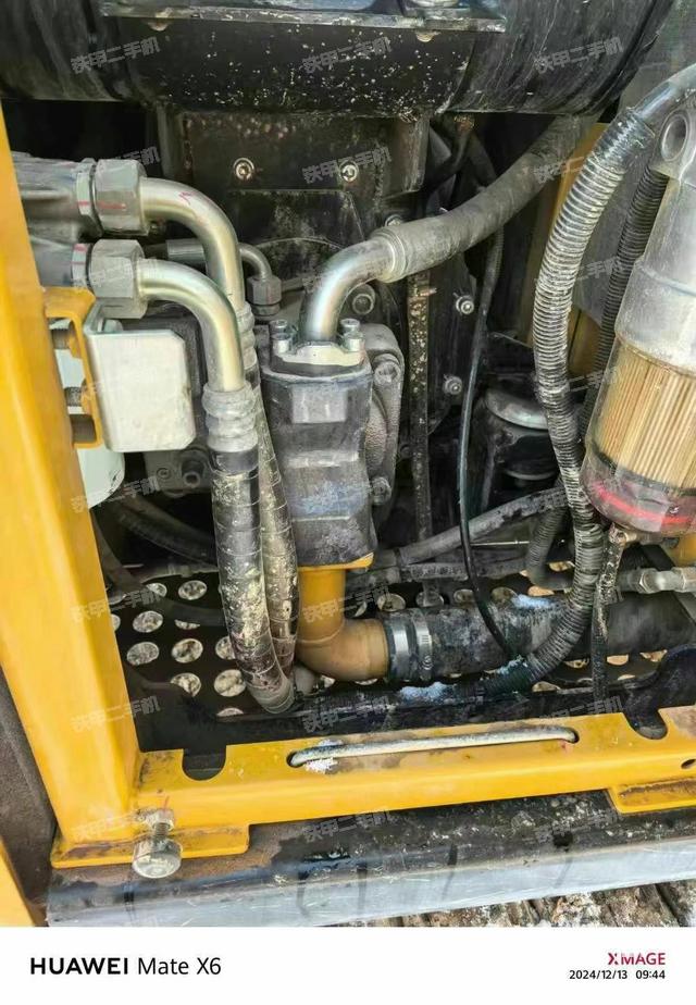 液壓泵艙室正面整體(整機(jī)外觀) 液壓泵艙室正面整體(整機(jī)外觀)