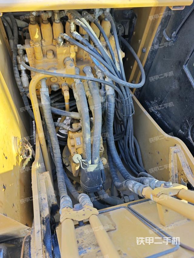 回轉(zhuǎn)馬達和主控閥（整機外觀）