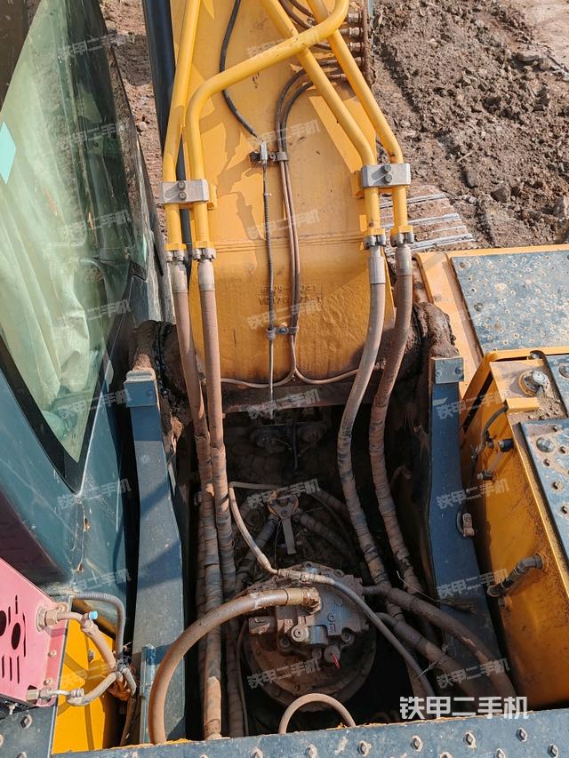 大臂背部俯視（工作和回轉(zhuǎn)裝置）