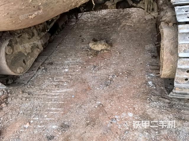 轉(zhuǎn)盤和下車架正前（工作和回轉(zhuǎn)裝置）