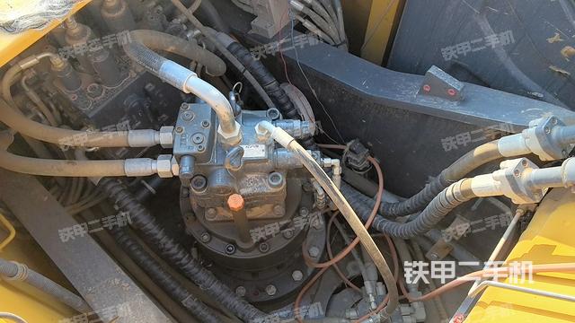 回轉(zhuǎn)馬達(dá)和主控閥(整機(jī)外觀) 回轉(zhuǎn)馬達(dá)和主控閥(整機(jī)外觀)