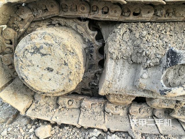 右驅(qū)動輪（行走機構(gòu)）