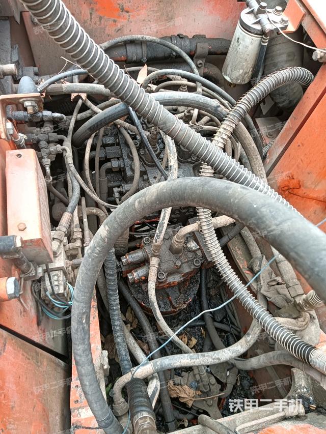 液壓泵艙室正面整體(整機(jī)外觀) 液壓泵艙室正面整體(整機(jī)外觀)