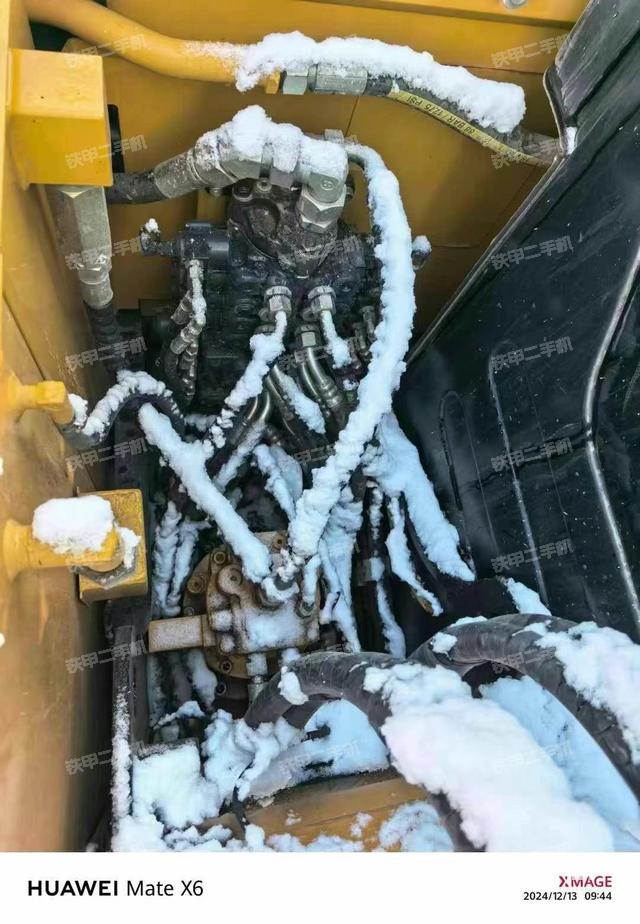 回轉(zhuǎn)馬達(dá)和主控閥(整機(jī)外觀) 回轉(zhuǎn)馬達(dá)和主控閥(整機(jī)外觀)