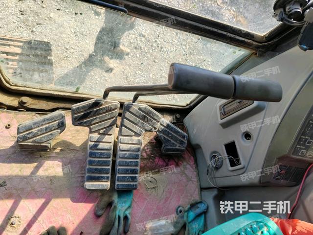 后窗玻璃角標(biāo)(駕駛室部分) 后窗玻璃角標(biāo)(駕駛室部分)