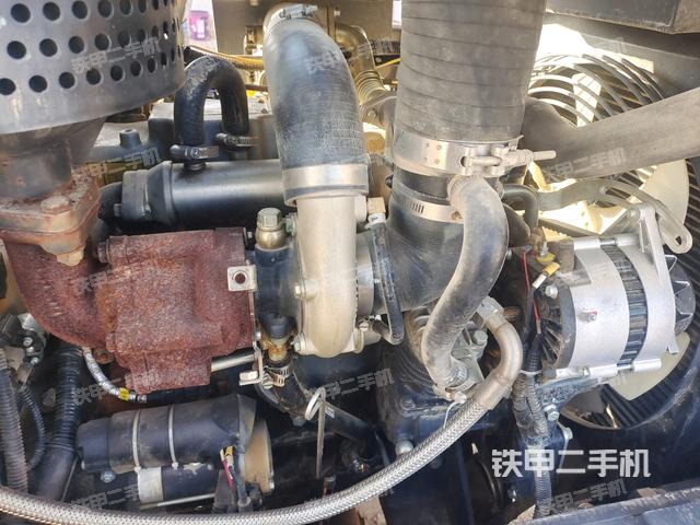 發(fā)動(dòng)機(jī)艙全景（壓路機(jī)發(fā)動(dòng)機(jī)艙）