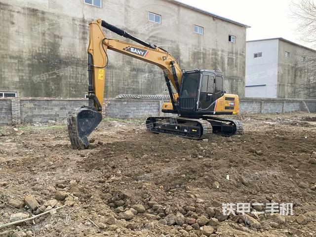 駕駛室頂部(整機外觀) 駕駛室頂部(整機外觀)