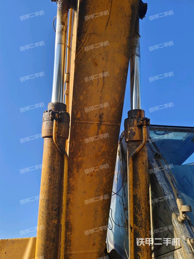 大臂油缸整體?豎拍(工作和回轉(zhuǎn)裝置) 大臂油缸整體?豎拍(工作和回轉(zhuǎn)裝置)