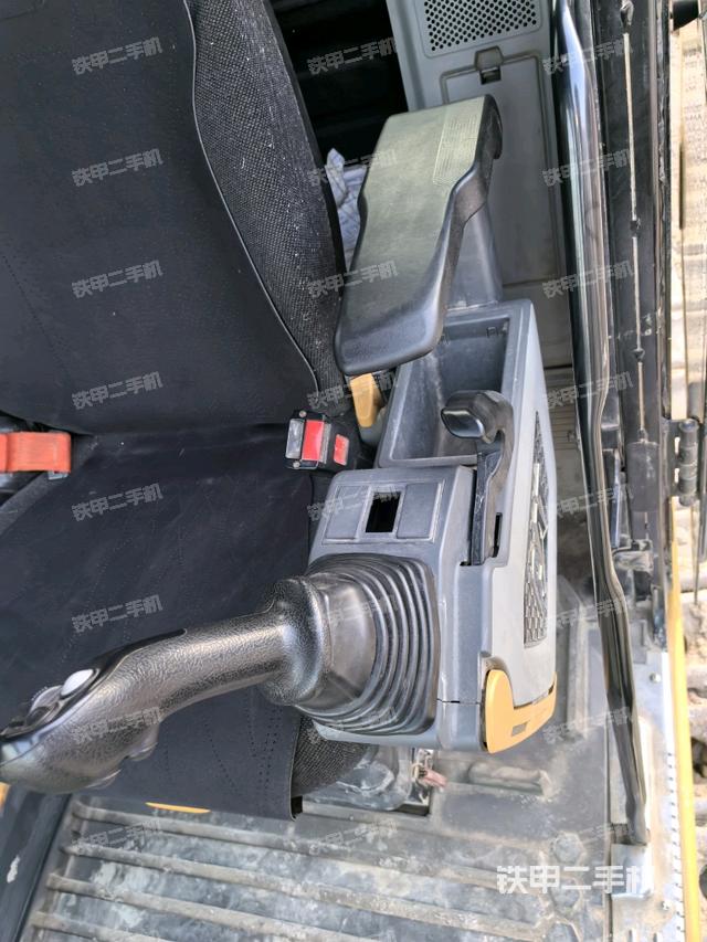 座椅左側(cè)控制臺/音響/含左手柄（駕駛室部分）