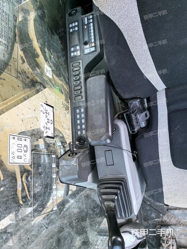 座椅右側控制臺/鑰匙門/油門/含右手柄（駕駛室部分）