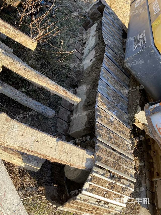 右側(cè)履帶整體?(行走機構(gòu)) 右側(cè)履帶整體?(行走機構(gòu))