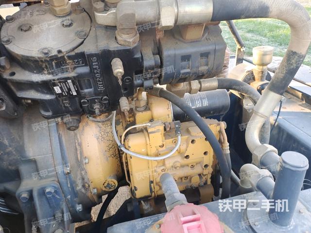 分動(dòng)箱或變速箱（壓路機(jī)發(fā)動(dòng)機(jī)艙）