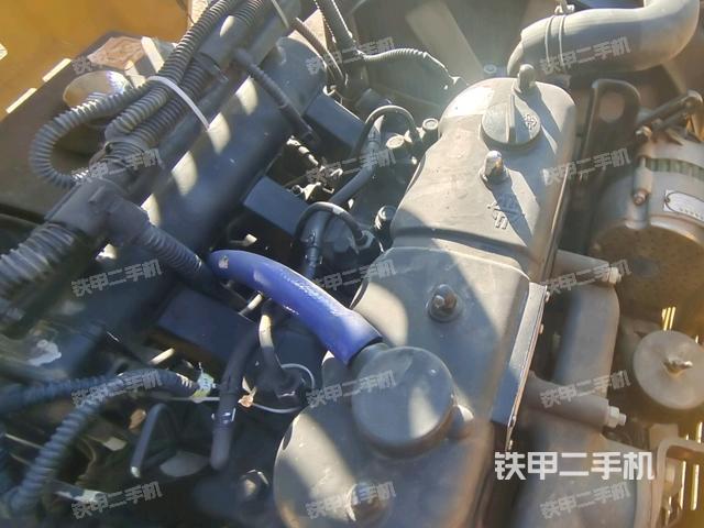 發(fā)動機(jī)右側(cè)全景(壓路機(jī)發(fā)動機(jī)艙) 發(fā)動機(jī)右側(cè)全景(壓路機(jī)發(fā)動機(jī)艙)