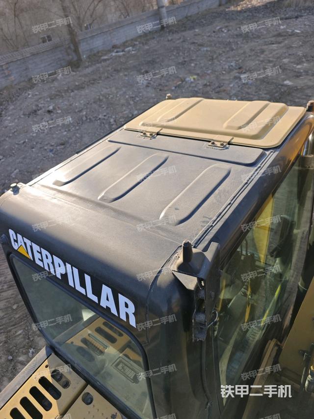 駕駛室頂部（整機外觀）