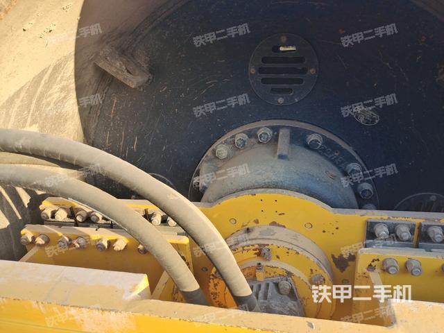 后輪左側(cè)全景（壓路機(jī)前后車架）