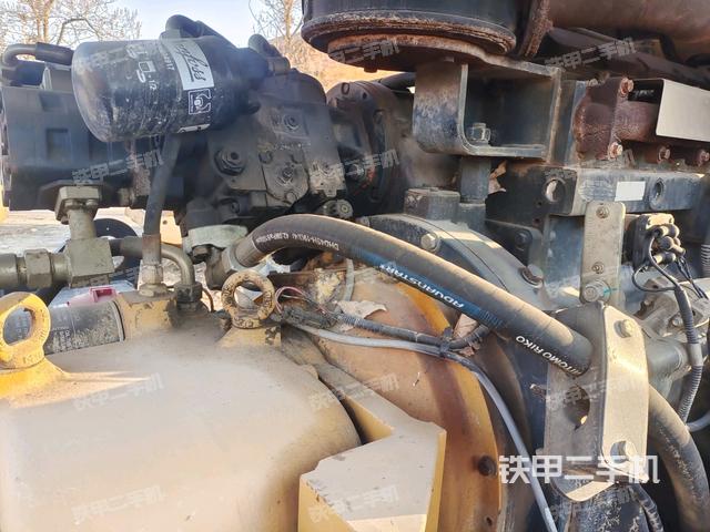 發(fā)動(dòng)機(jī)艙全景（壓路機(jī)發(fā)動(dòng)機(jī)艙）