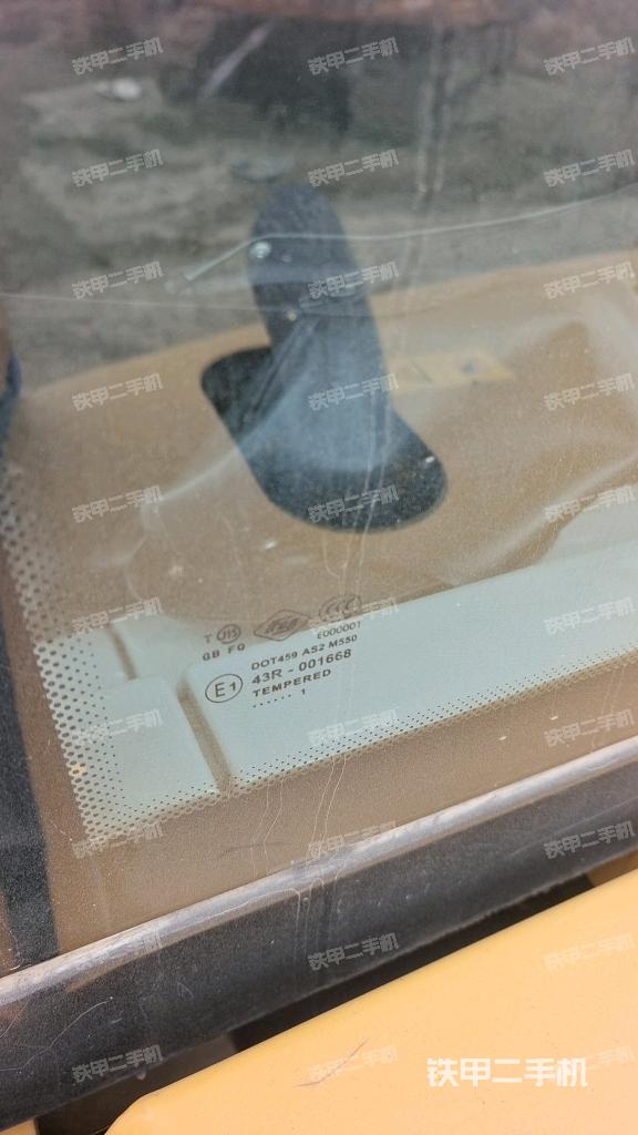 后窗玻璃角標（駕駛室部分）