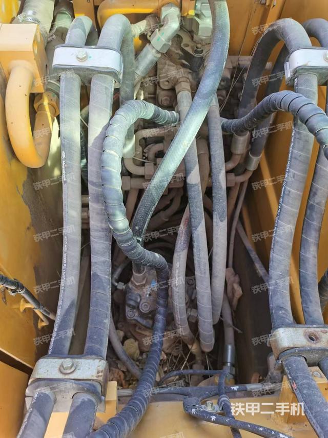 回轉(zhuǎn)馬達和主控閥（整機外觀）