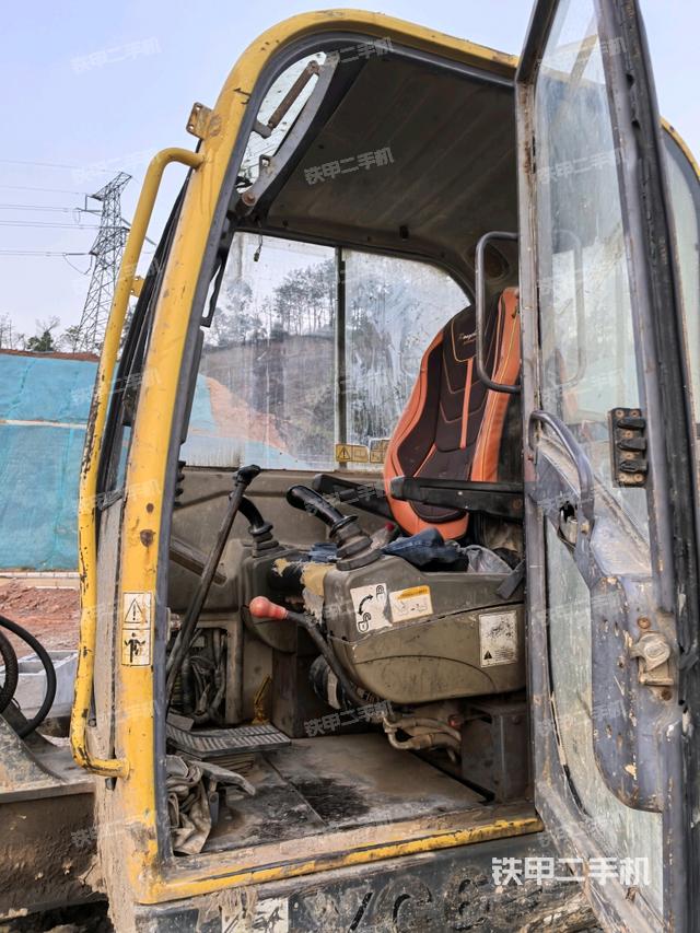 座椅左側(cè)控制臺/音響/含左手柄（駕駛室部分）