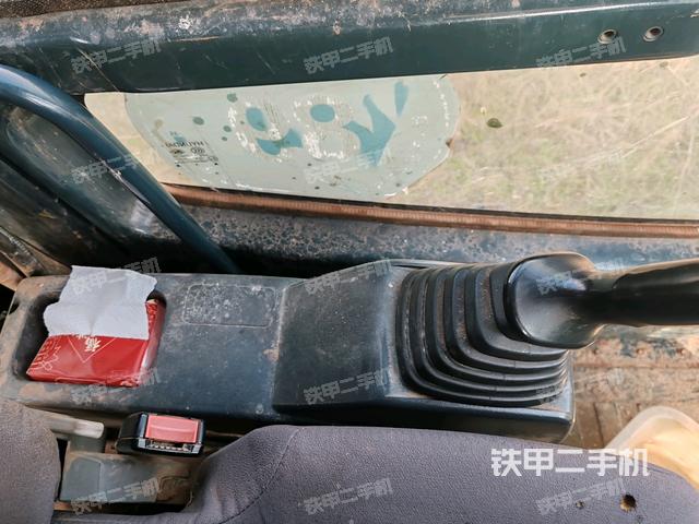 座椅右側(cè)控制臺/鑰匙門/油門/含右手柄（駕駛室部分）