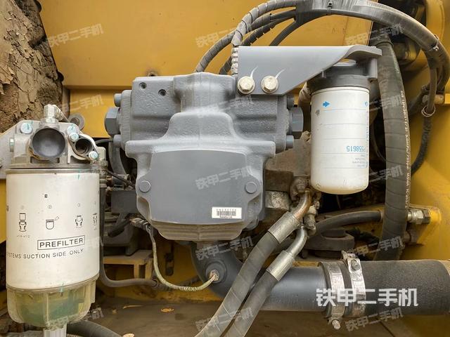 液壓泵艙室正面整體(整機外觀) 液壓泵艙室正面整體(整機外觀)