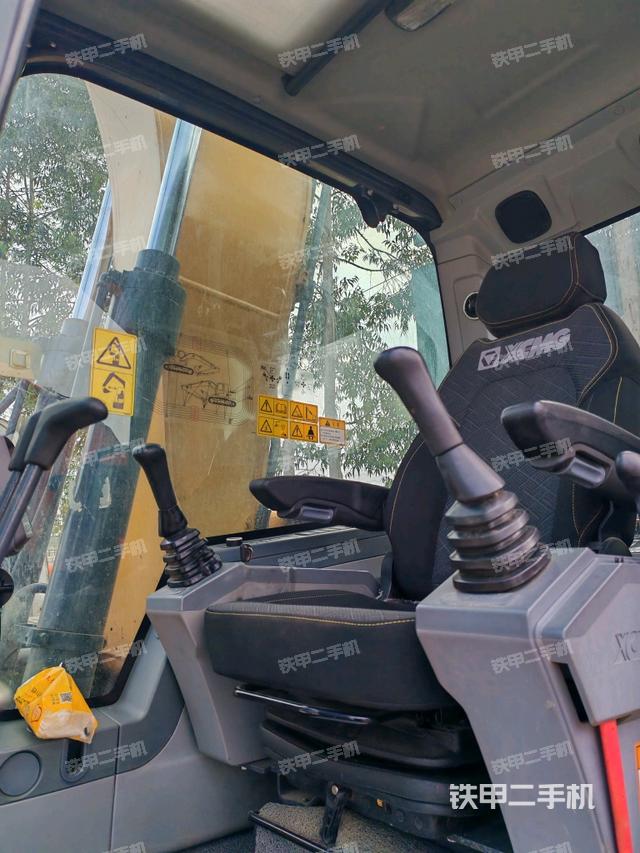 駕駛室整體（整機(jī)外觀）