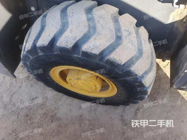 前輪左側(cè)減震塊連接及部件（壓路機(jī)前后車(chē)架）