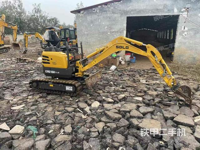 液壓泵艙室正面整體（整機(jī)外觀）