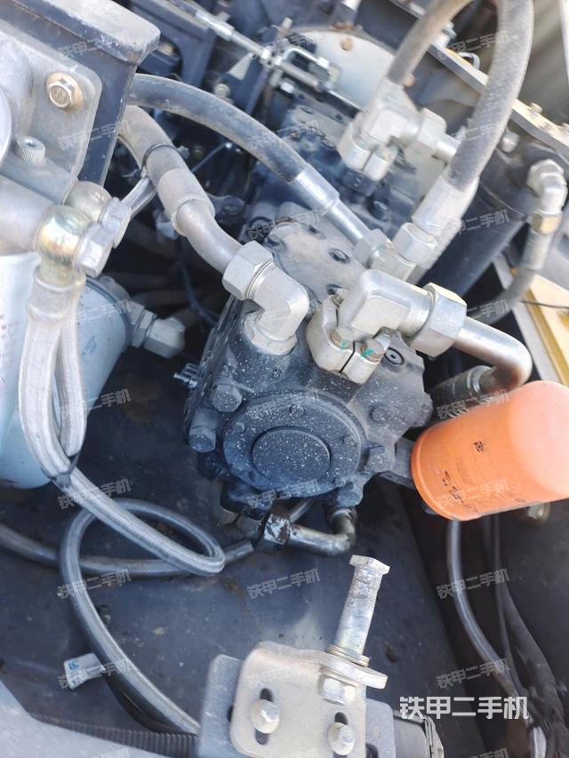 發(fā)動(dòng)機(jī)艙液壓泵全景（壓路機(jī)發(fā)動(dòng)機(jī)艙）