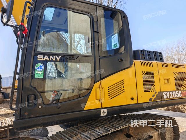 駕駛室整體(整機外觀) 駕駛室整體(整機外觀)