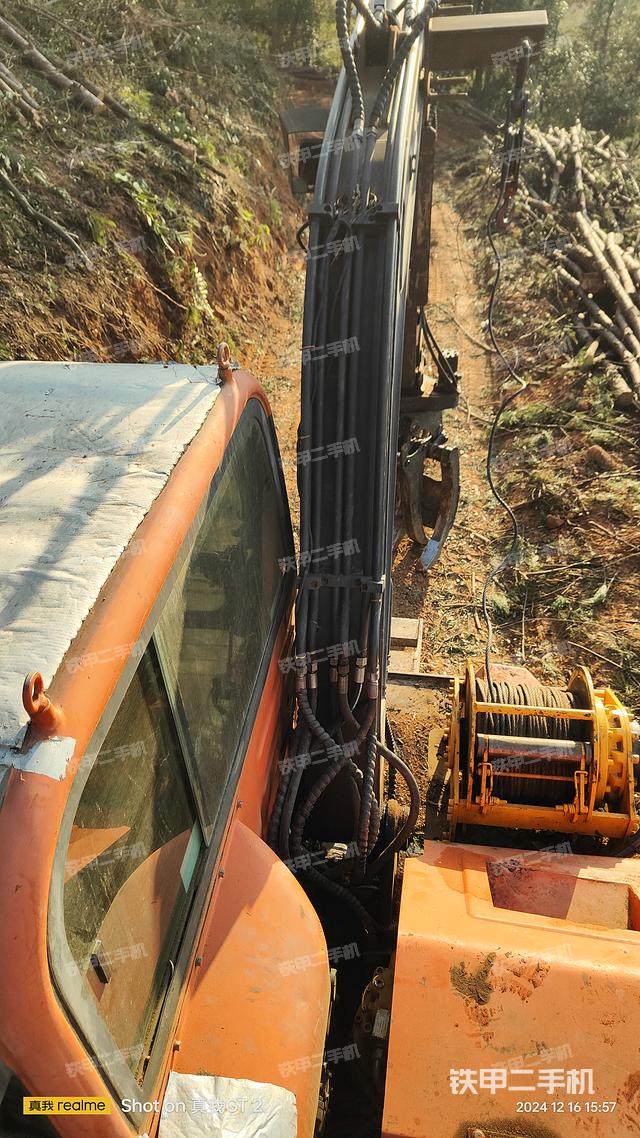駕駛室頂部（整機外觀）