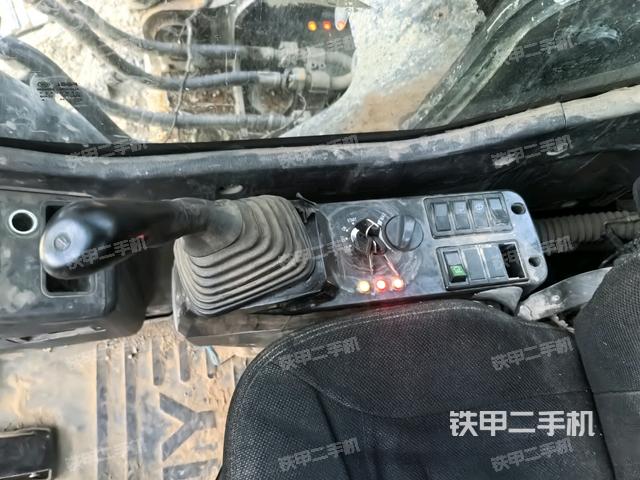 座椅右側(cè)控制臺/鑰匙門/油門/含右手柄（駕駛室部分）