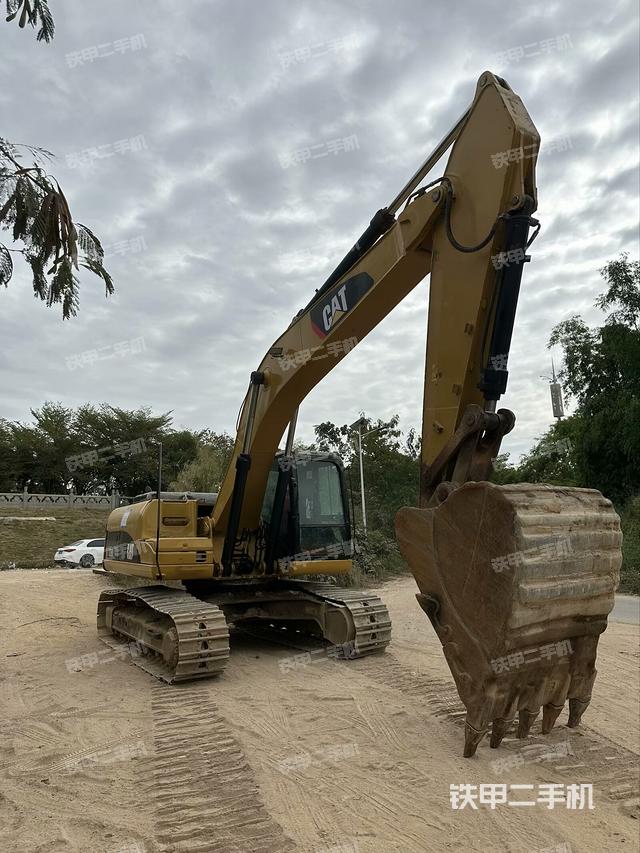 整機右后45°(整機外觀) 整機右后45°(整機外觀)