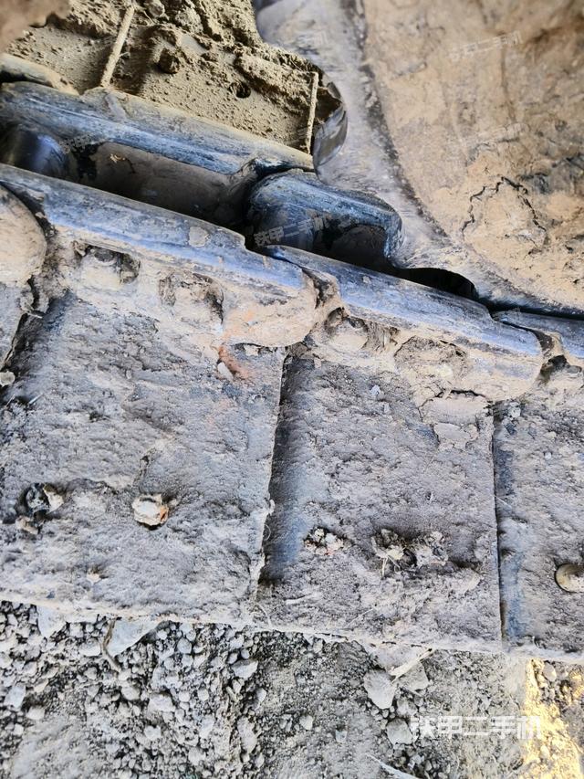 右側(cè)履帶整體?（行走機(jī)構(gòu)）