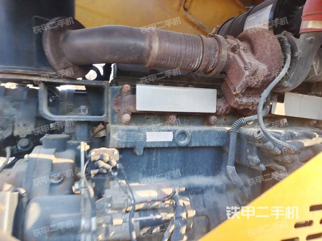 發(fā)動(dòng)機(jī)左側(cè)全景（壓路機(jī)發(fā)動(dòng)機(jī)艙）