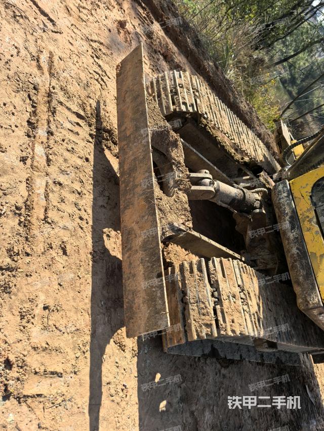 轉(zhuǎn)盤和下車架正前(工作和回轉(zhuǎn)裝置) 轉(zhuǎn)盤和下車架正前(工作和回轉(zhuǎn)裝置)