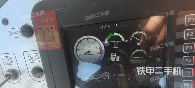 儀表盤全景（壓路機駕駛室）