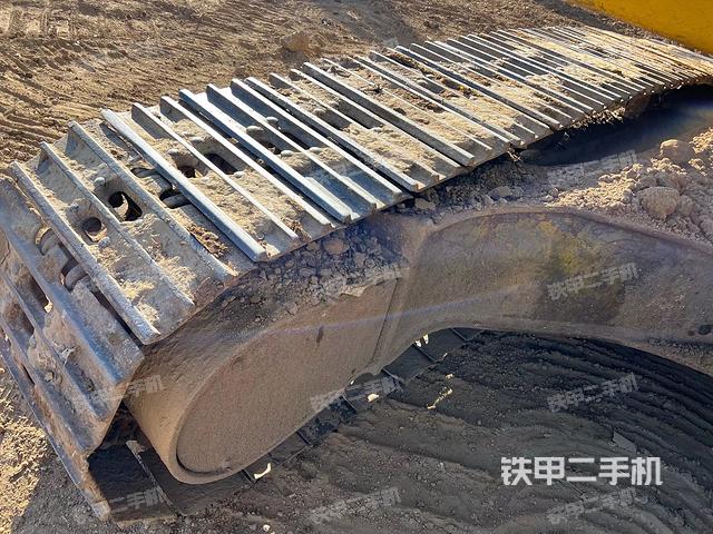 單側(cè)履帶整體(整機外觀) 單側(cè)履帶整體(整機外觀)