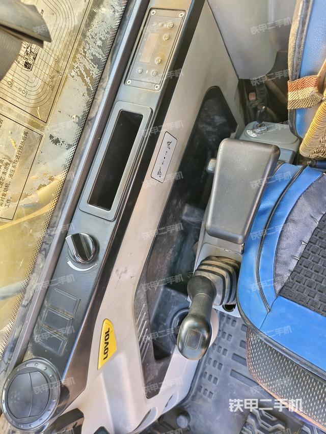 座椅左側(cè)控制臺(tái)/音響/含左手柄（駕駛室部分）