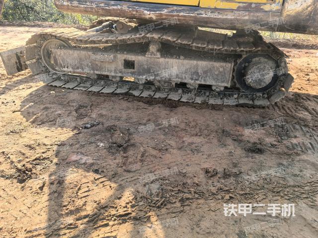 右側(cè)履帶整體?(行走機構(gòu)) 右側(cè)履帶整體?(行走機構(gòu))