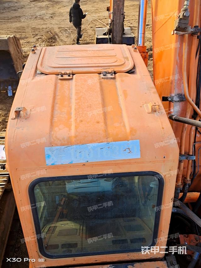 駕駛室頂部(整機外觀) 駕駛室頂部(整機外觀)