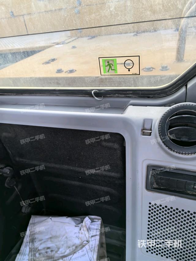 后窗玻璃角標（駕駛室部分）