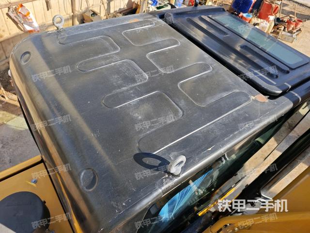 駕駛室頂部(整機外觀) 駕駛室頂部(整機外觀)