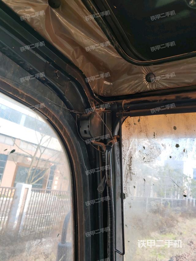 駕駛室左前45度（駕駛室部分）