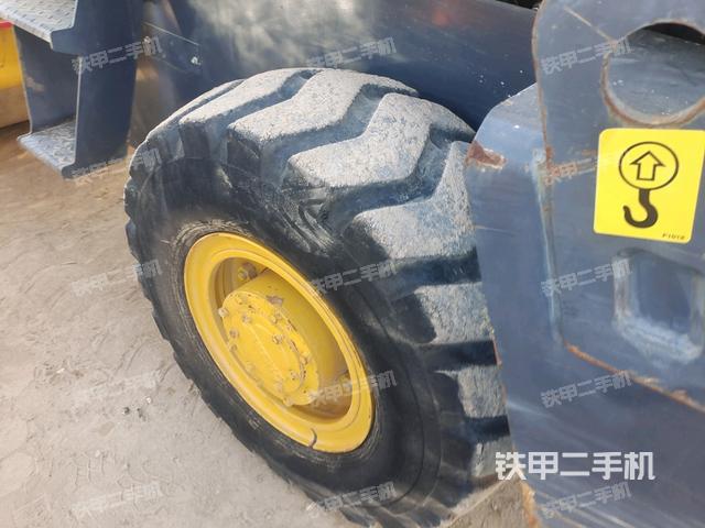 前輪右側(cè)減震塊連接及部件（壓路機(jī)前后車(chē)架）
