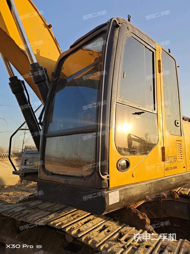 駕駛室整體(整機外觀) 駕駛室整體(整機外觀)