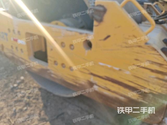 正后側(cè)（壓路機(jī)前后車架）